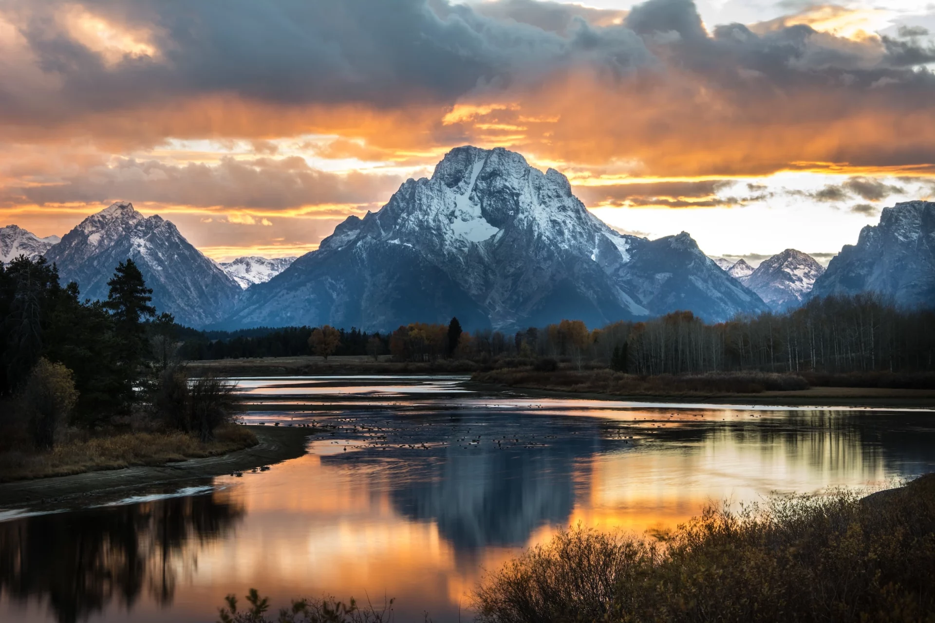 Wyoming mountains in the evening with a flowing river